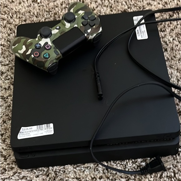 Playstation 4 Black + controller